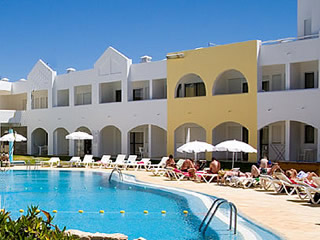 piscina muito ampla