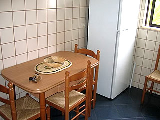 Cozinha com mesa