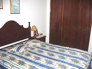 quarto com roupeiro